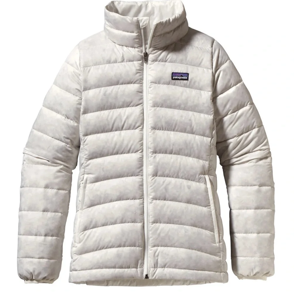 Patagonia White Puffer Jacket with Quilted Design, Pockets and Collar